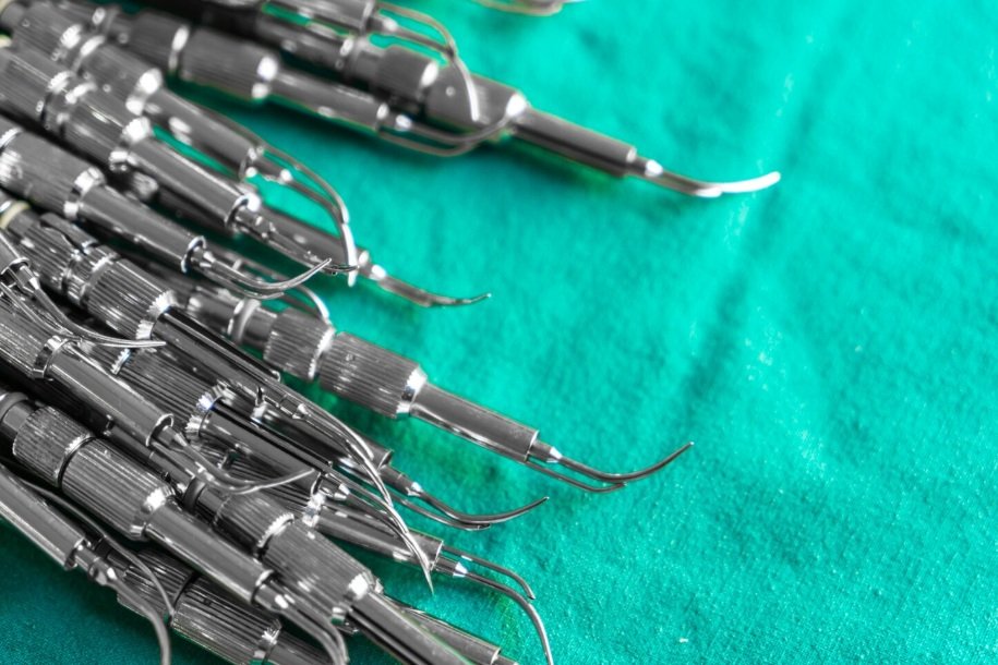 316L stainless steel and titanium show strong biocompatibility