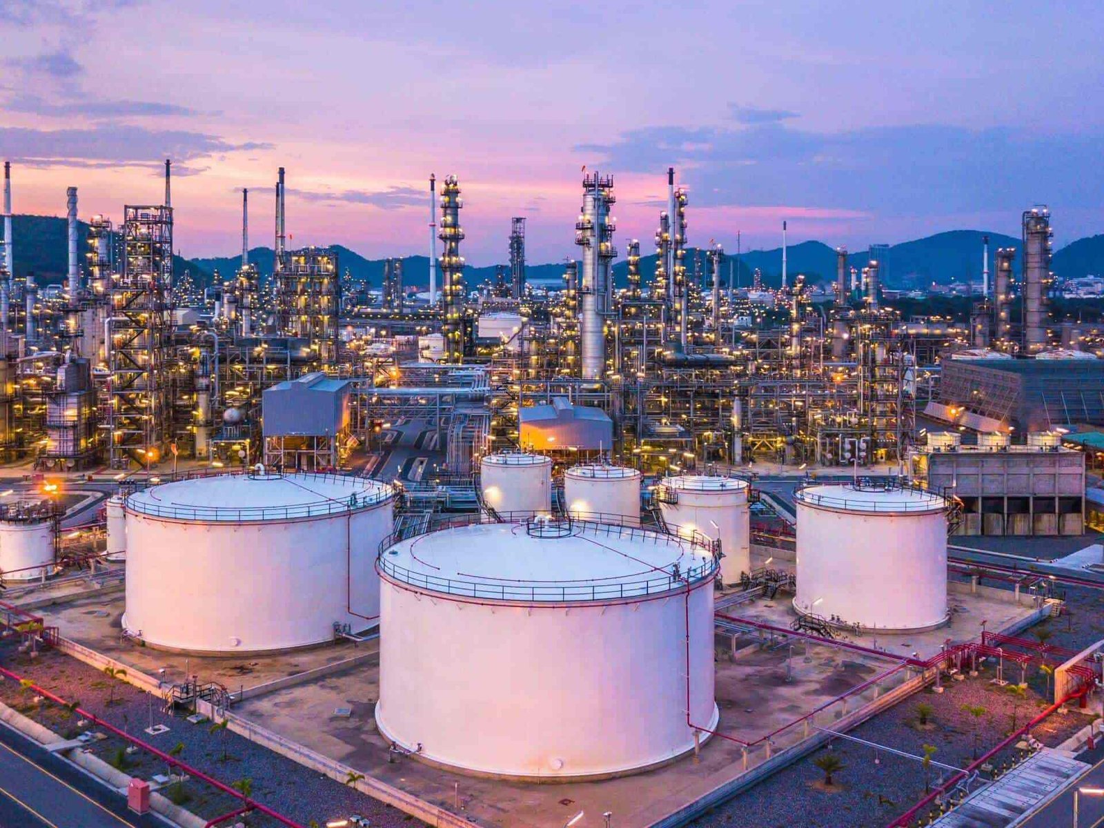 Crude oil processing needs wedge wire screen that handle heat and pressure