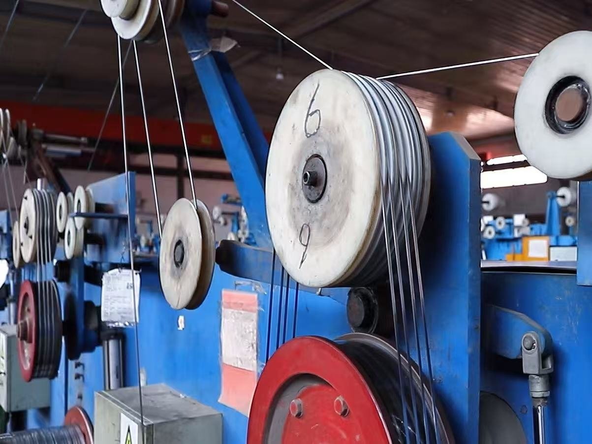 V-shaped wedge wire screens ensure efficient clog-free filtration